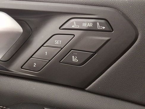 Certified 2024 BMW X7 xDrive40i w/ M Sport Package image 23