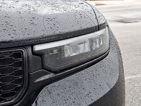 Used 2024 Jeep Grand Cherokee L Laredo image 10