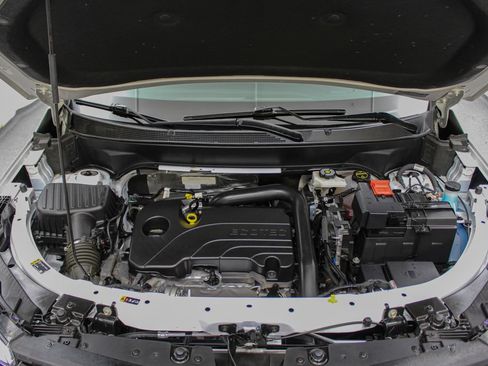 Used 2025 Chevrolet Equinox LT w/ Safety and Technology Package FWD image 15