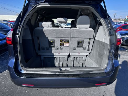 Used 2020 Toyota Sienna L image 13