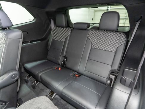 Used 2024 GMC Acadia Denali w/ Super Cruise Package image 33