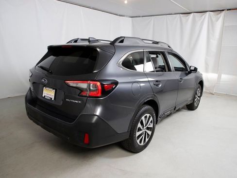 Used 2022 Subaru Outback Premium image 3