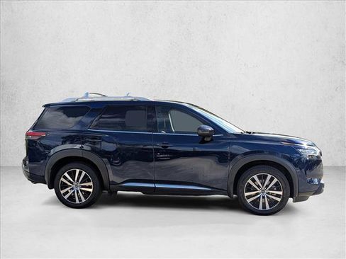 Used 2023 Nissan Pathfinder Platinum w/ Cargo Package AWD/4WD image 4
