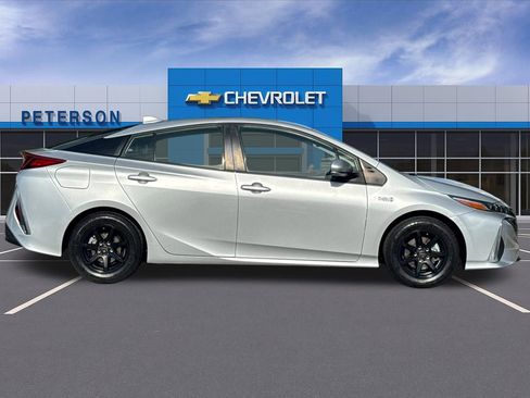 Used 2021 Toyota Prius Prime XLE FWD image 3