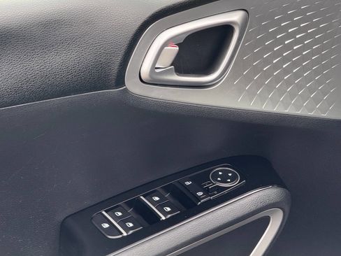 Used 2020 Kia Soul LX FWD image 10