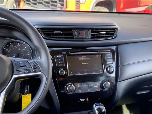 Used 2019 Nissan Rogue S image 6