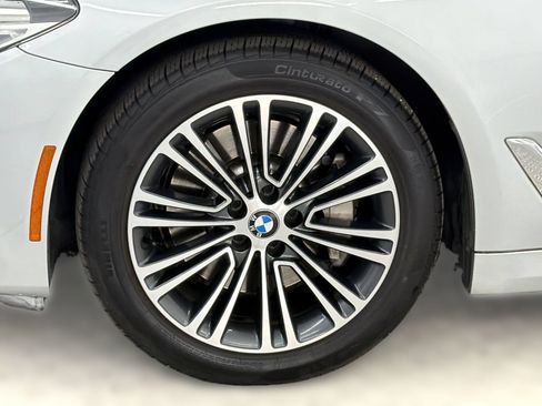 Used 2018 BMW 530i xDrive AWD/4WD image 13
