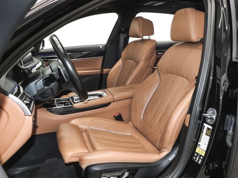 Used 2022 BMW 750i xDrive w/ Luxury Rear Seating Package image 22