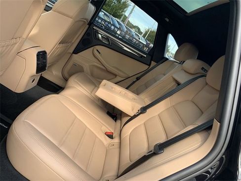 Used 2021 Porsche Macan image 10