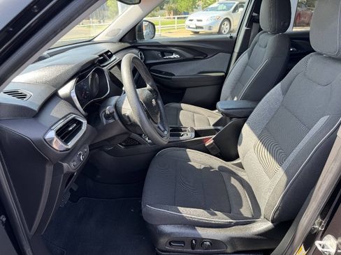 Used 2021 Chevrolet TrailBlazer LT w/ Convenience Package FWD image 16