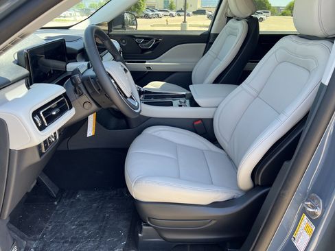New 2025 Lincoln Aviator Reserve image 28