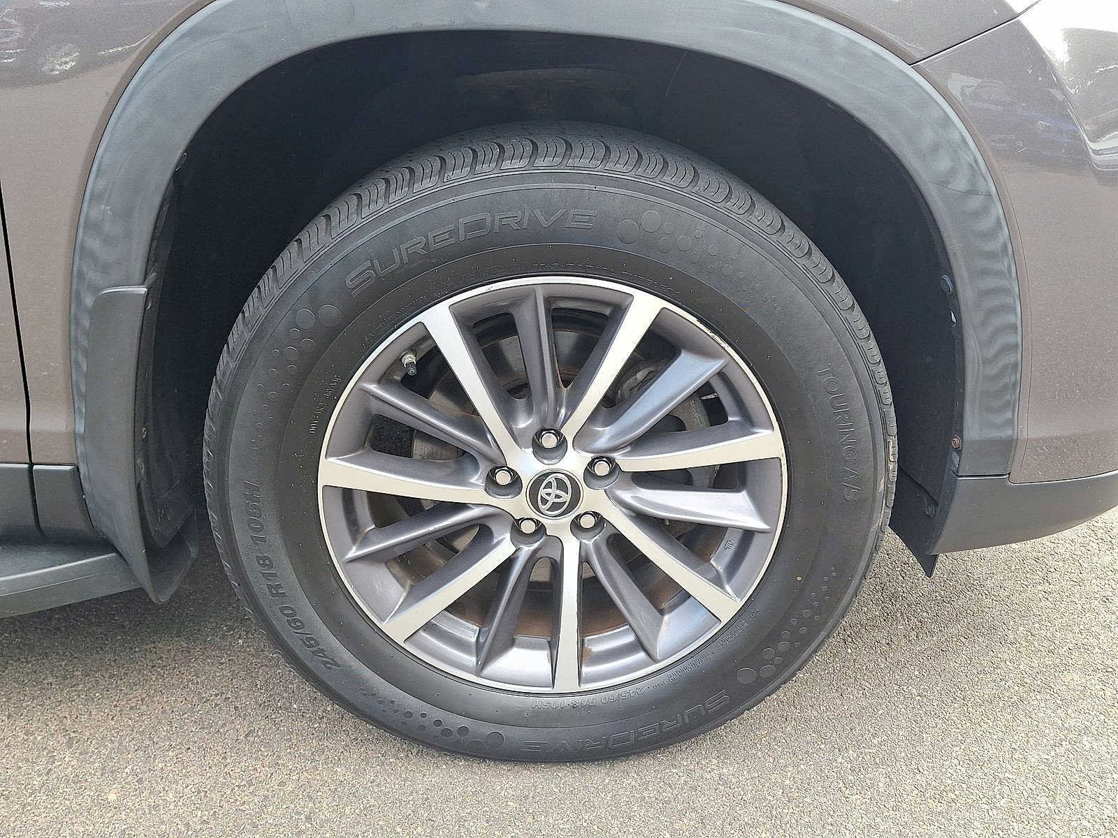 Used 2019 Toyota Highlander XLE AWD/4WD image 33