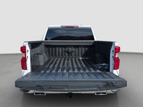 Used 2023 Chevrolet Silverado 1500 LT AWD/4WD image 17