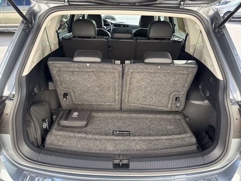 Certified 2023 Volkswagen Tiguan SE w/ Panoramic Sunroof Package image 11
