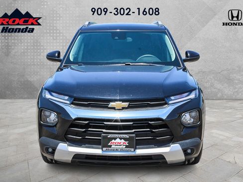 Used 2023 Chevrolet TrailBlazer LT FWD image 2