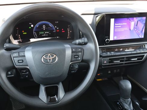 Used 2025 Toyota Camry LE FWD image 16