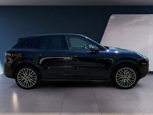 Used 2023 Porsche Cayenne AWD/4WD image 6