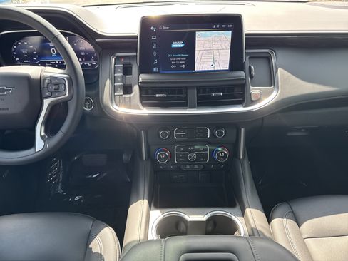 Used 2023 Chevrolet Tahoe Z71 w/ Luxury Package AWD/4WD image 15