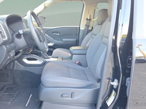 Used 2024 Nissan Frontier SV w/ SV Convenience Package RWD image 9