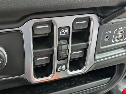 New 2025 Jeep Gladiator Sport image 20