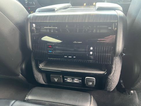 Used 2024 Jeep Wagoneer L Series II image 41