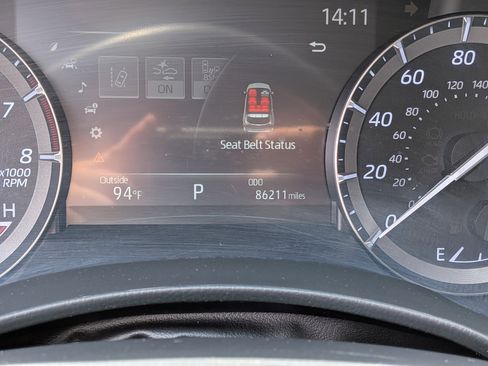 Used 2020 Toyota Highlander XLE AWD/4WD image 31