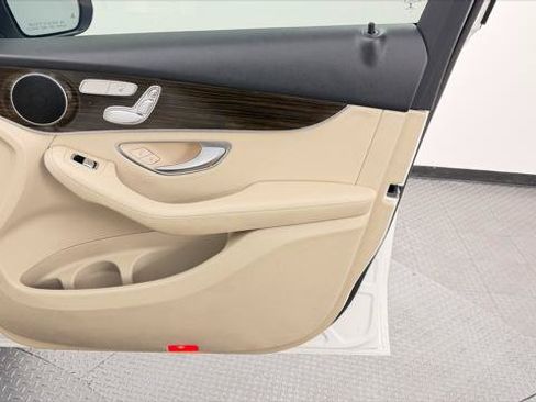 Used 2021 Mercedes-Benz GLC 300 image 24
