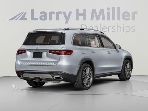 Used 2026 Mercedes-Benz GLS 450 4MATIC image 2