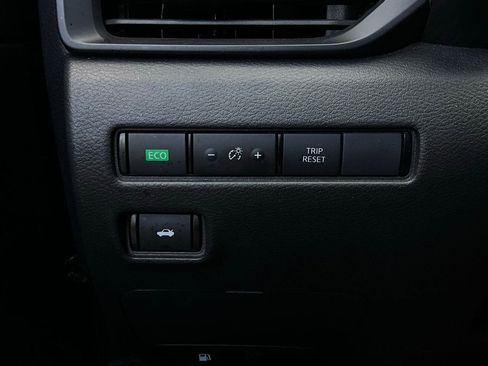 Used 2025 Nissan Sentra S image 19