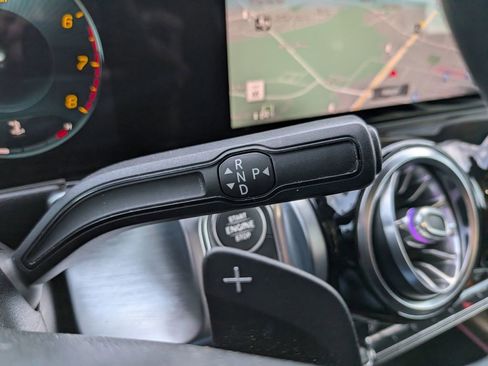 Used 2021 Mercedes-Benz GLB 250 image 24