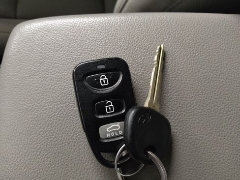 Used 2018 Hyundai Elantra SEL FWD image 32