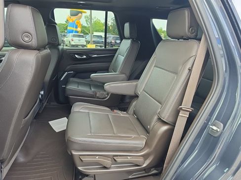 Used 2021 GMC Yukon Denali w/ Denali Premium Package AWD/4WD image 5