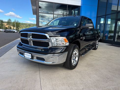 Used 2020 RAM 1500 Classic SLT w/ Luxury Group AWD/4WD image 1