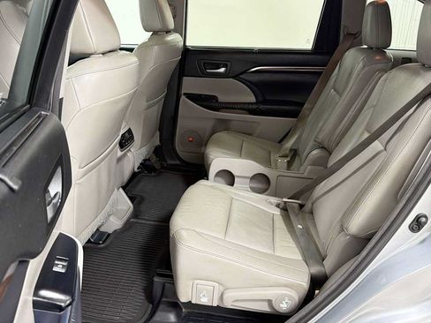 Used 2014 Toyota Highlander Limited FWD image 25