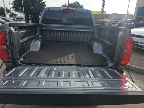 Used 2018 Chevrolet Colorado LT w/ LT Convenience Package image 8