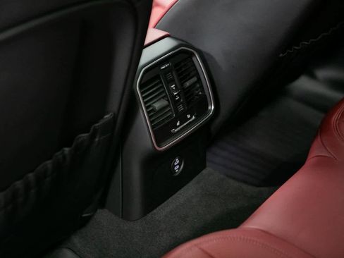 Certified 2025 Porsche Macan image 28