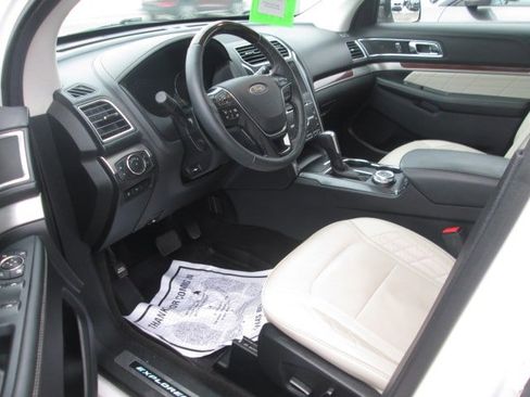 Used 2018 Ford Explorer Platinum image 9