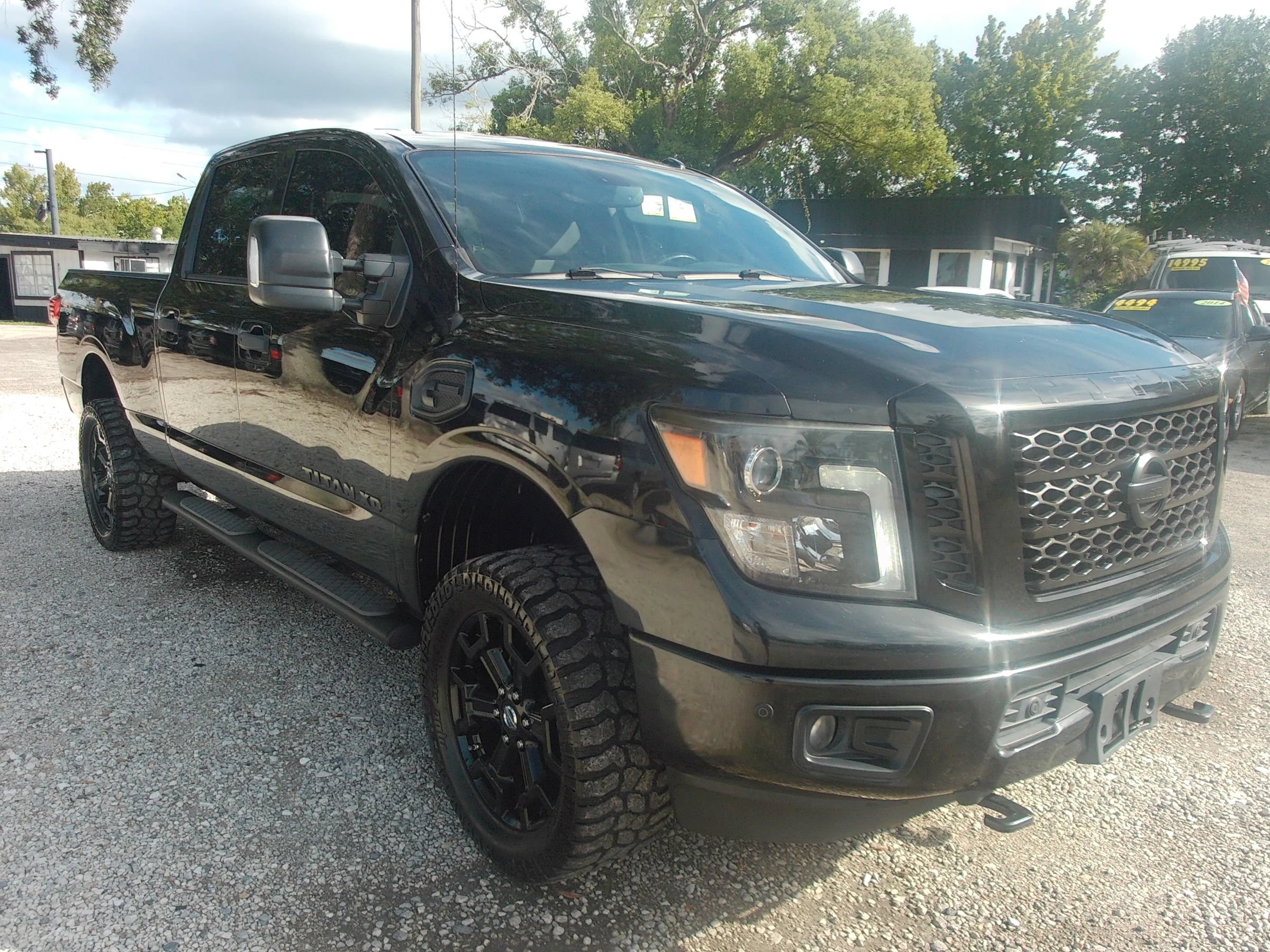 Used 2018 Nissan Titan SV w/ SV Convenience Package AWD/4WD image 3