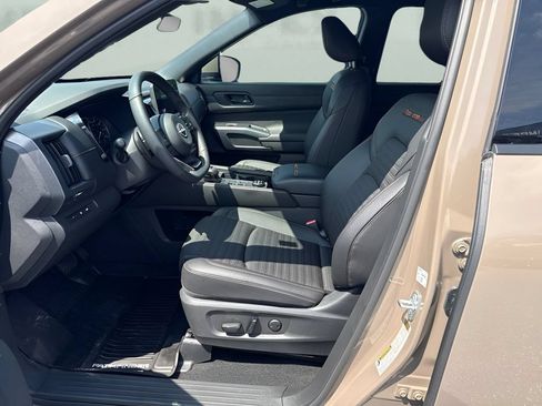Used 2025 Nissan Pathfinder Rock Creek AWD/4WD image 9