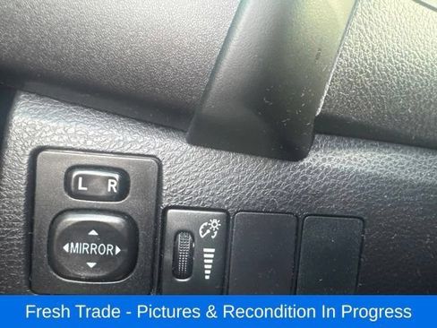 Used 2017 Toyota Corolla SE w/ Carpet Mat Package (TMS) FWD image 18