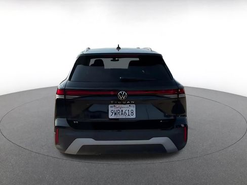 Used 2026 Volkswagen Tiguan SE AWD/4WD image 13