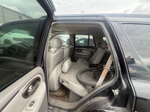 Used 2005 Buick Rainier CXL AWD/4WD image 16
