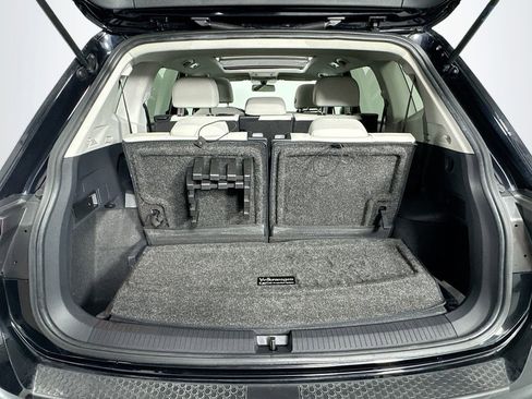 Used 2018 Volkswagen Tiguan SE w/ Panoramic Sunroof Package image 33