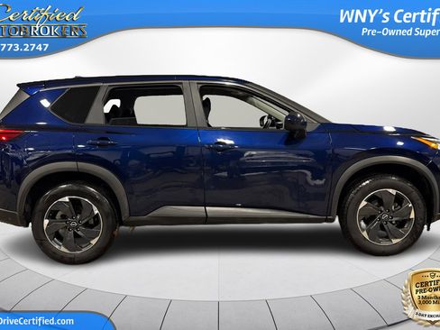 Used 2025 Nissan Rogue SV image 4