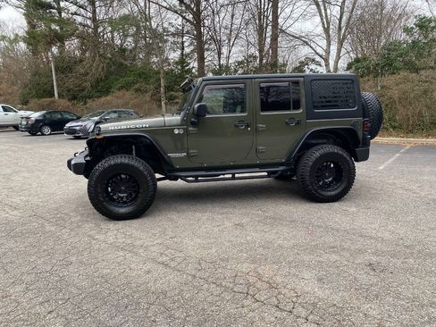 Used 2015 Jeep Wrangler Unlimited Rubicon w/ Connectivity Group AWD/4WD image 8