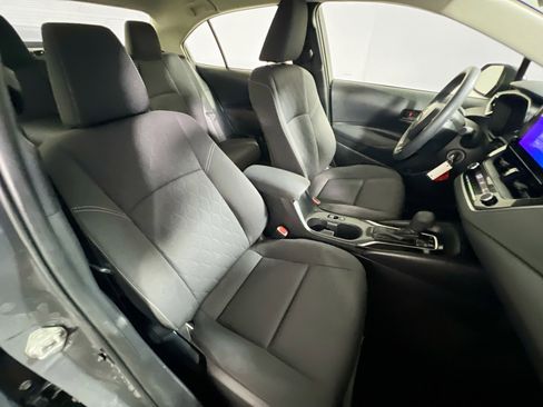 Used 2025 Toyota Corolla LE image 30