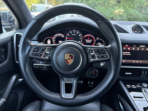 Used 2022 Porsche Cayenne Turbo AWD/4WD image 17