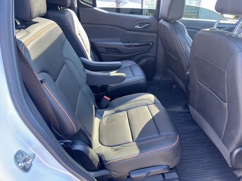 Used 2022 GMC Acadia AT4 w/ Technology Package image 12
