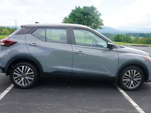 Used 2023 Nissan Kicks SV FWD image 8