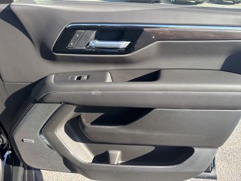 New 2026 Chevrolet Suburban Premier image 27